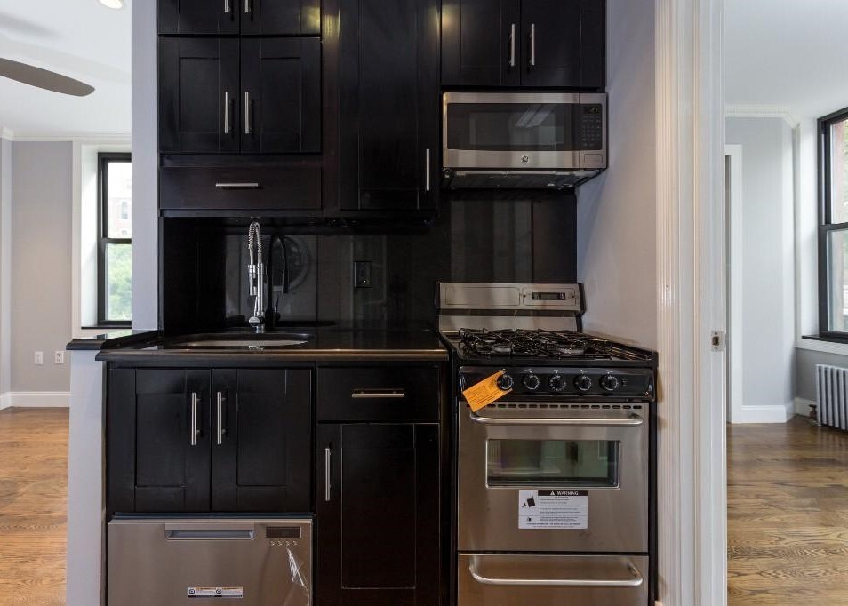 Building Photo - 396 E 10th St