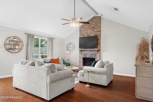 Building Photo - 401 Pinto St