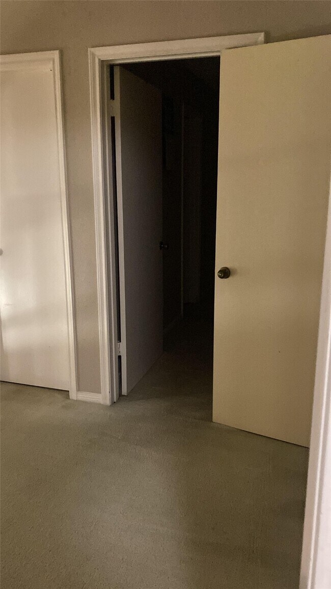 Building Photo - 11818 Plumbrook Dr