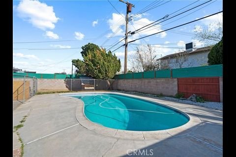 Building Photo - 1112 E Ave J 4
