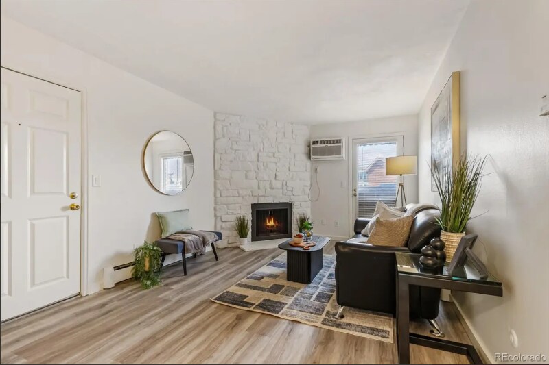 Building Photo - 10150 E Virginia Ave