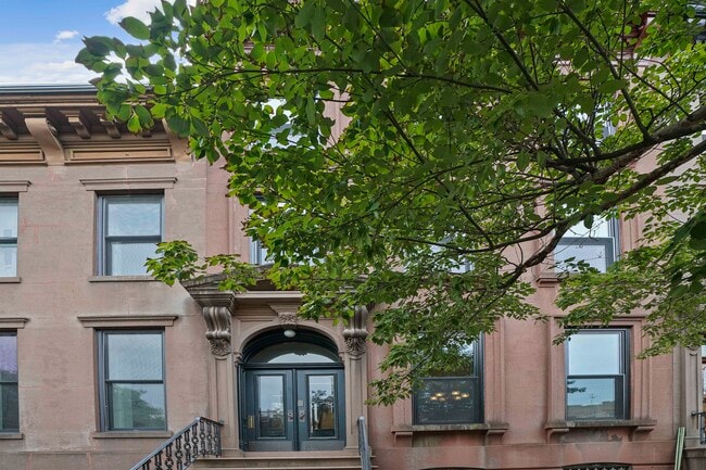 Building Photo - 284 Carroll St