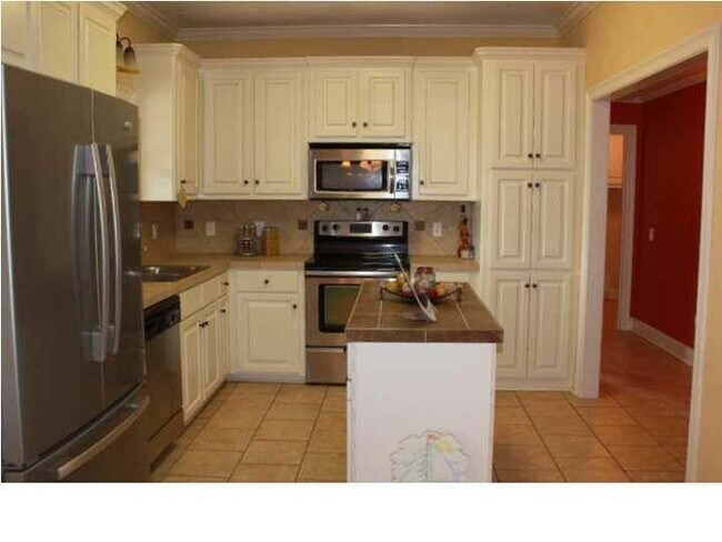 Building Photo - 614 Oak Park Cir
