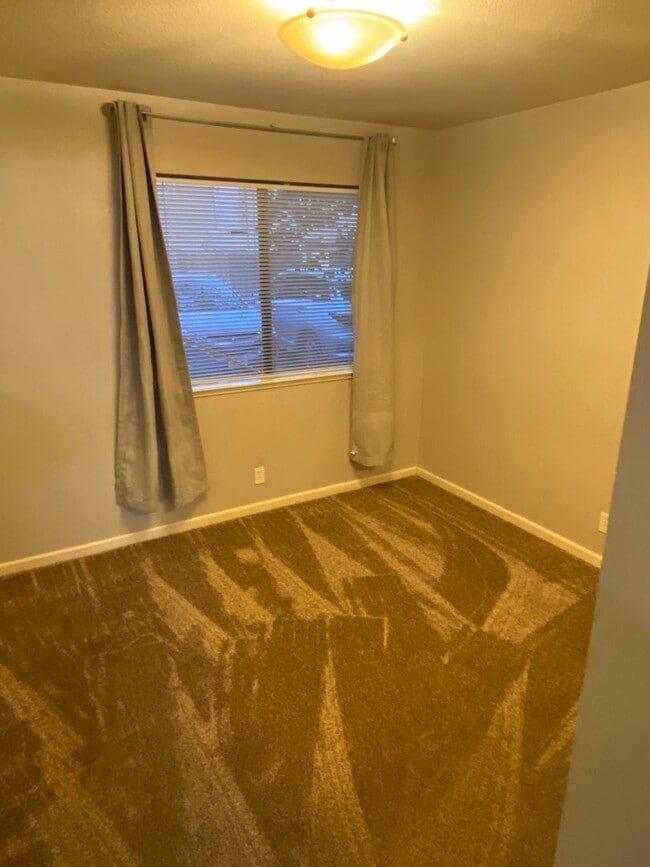 Building Photo - Cozy 3-Bedroom Condo with Washer/Dryer and...