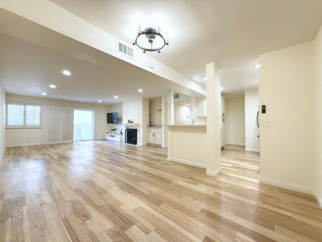 Building Photo - Upgraded Condo in La Costa!