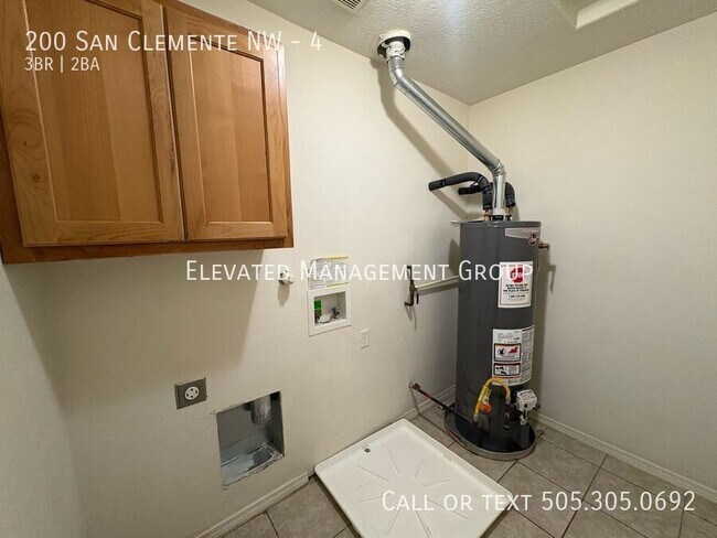 Building Photo - 200 San Clemente Ave NW