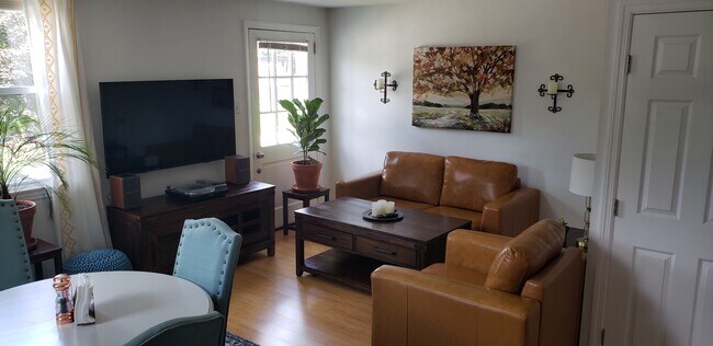 Building Photo - 278 Valley View Road