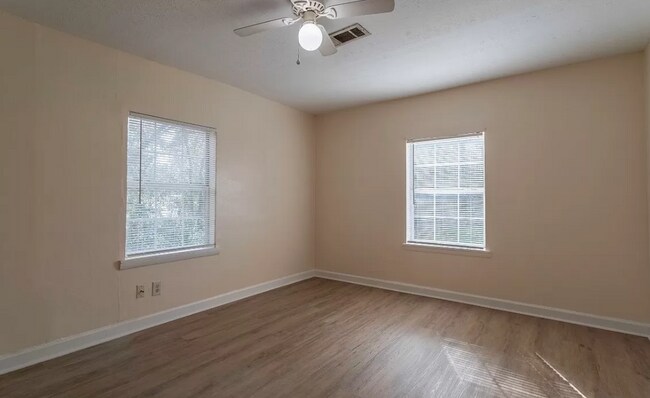 Building Photo - 2054 Oklahoma St