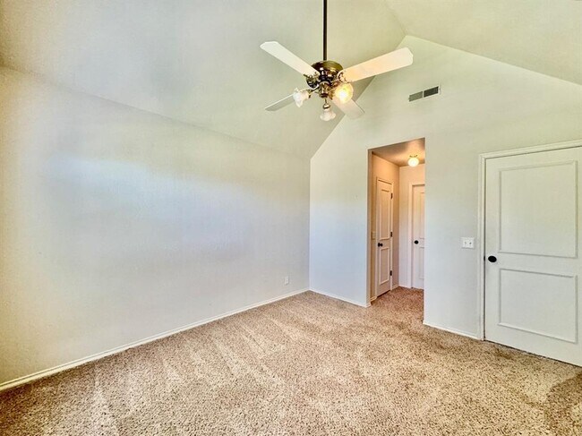 Building Photo - 2600 Sweetbriar Ct