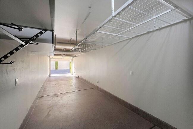 Building Photo - Entertainers Delight in Aliso Viejo!