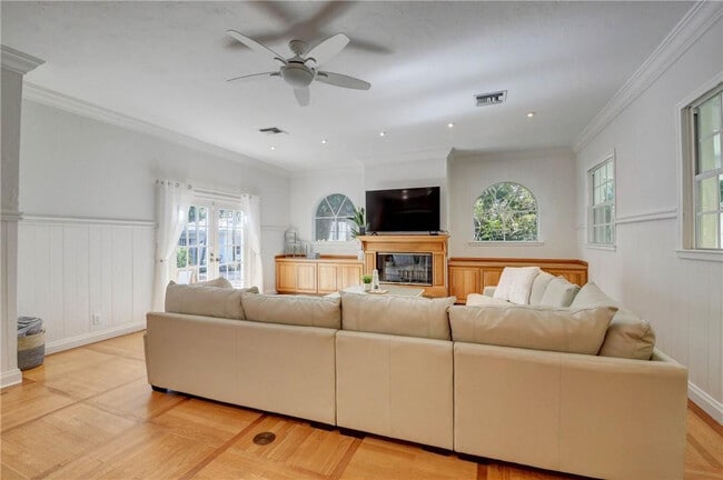 Building Photo - 302 NW 11th St