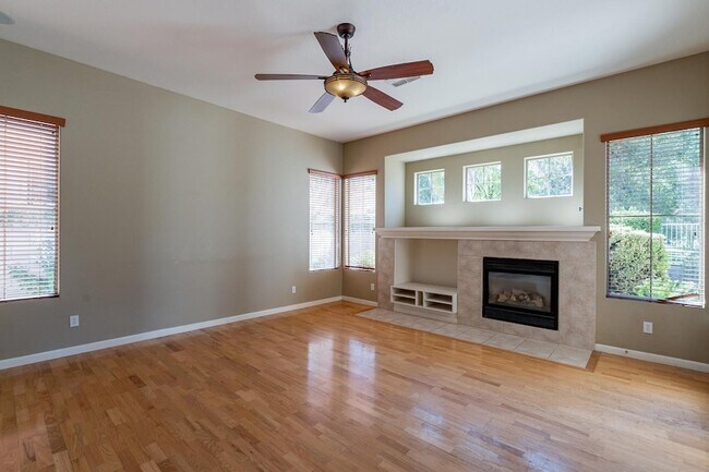 Building Photo - 3423 E Page Ave