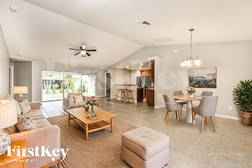 Building Photo - 2912 NW 18th Pl