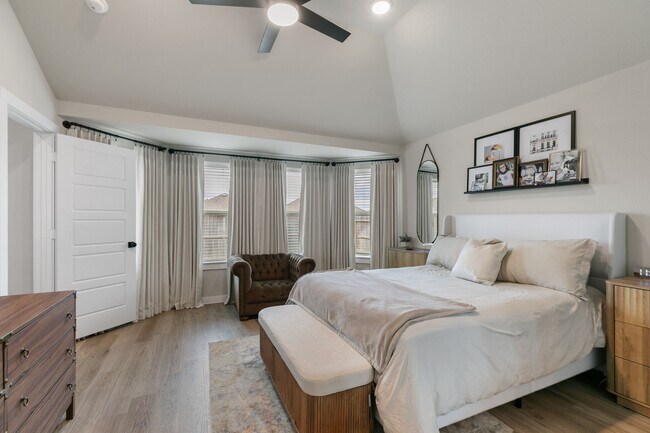 Building Photo - 4949 Perennial Ln