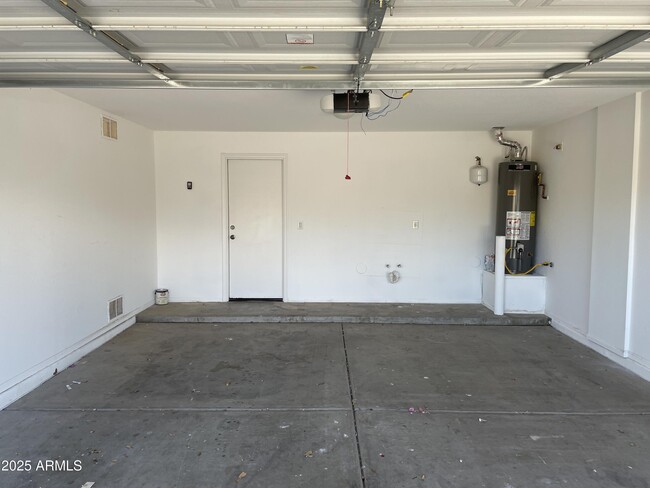 Building Photo - 16121 W Moreland St