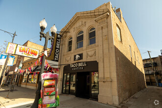 Building Photo - 4437 N Broadway