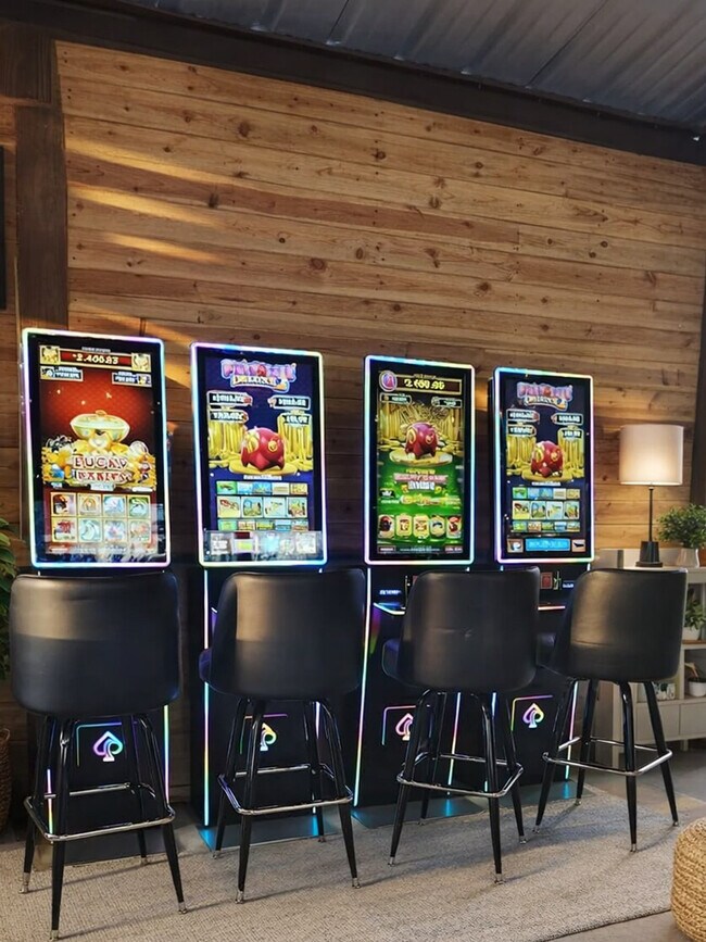 Building Photo - 299 Willow Springs Dr