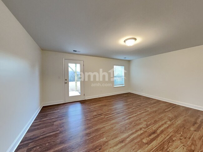 Building Photo - 180 Larragan Dr