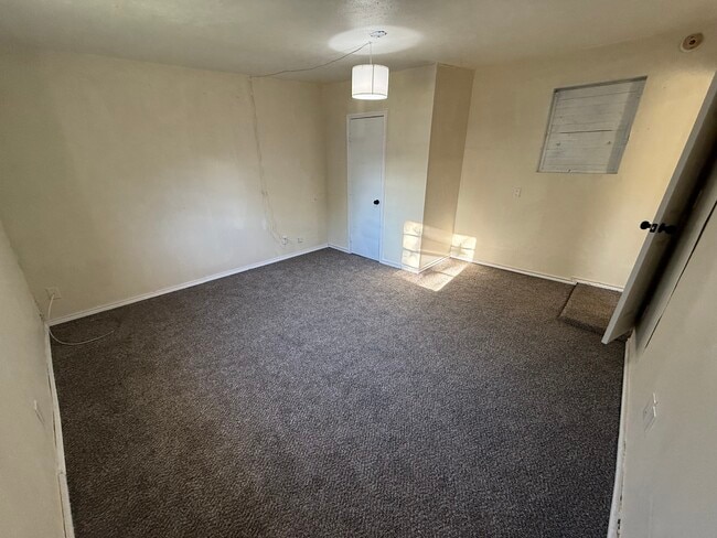 Building Photo - Lebanon rear