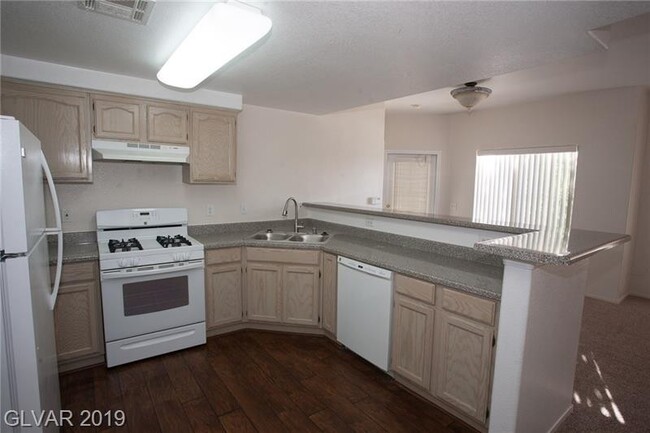 Building Photo - Unfurnished 2 Bd / 2 Ba Condo in a Beautif...