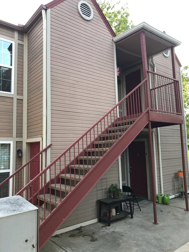 Building Photo - 1112 Frame St