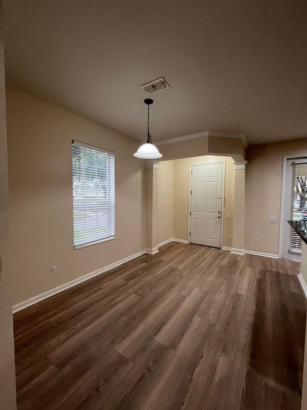 Building Photo - 12856 Salomon Cove Dr