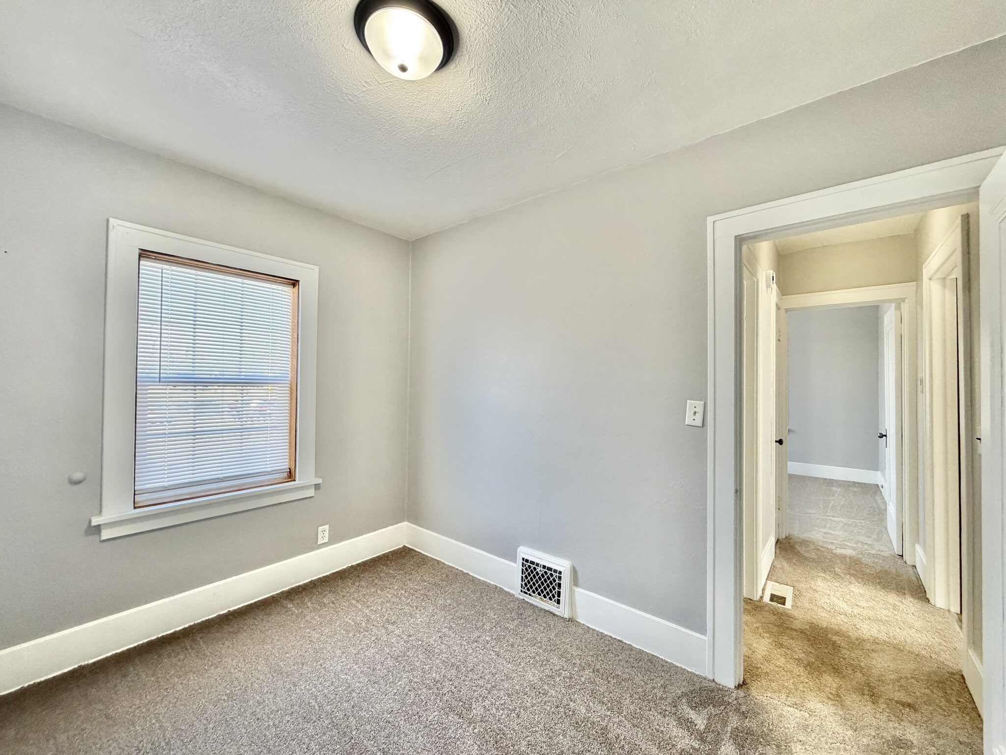 Building Photo - 1212 Center Ave