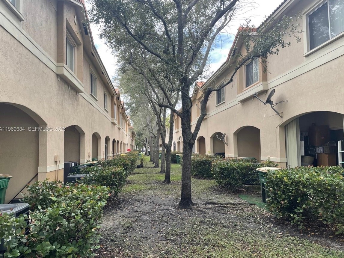 Building Photo - 8835 S Isles Cir