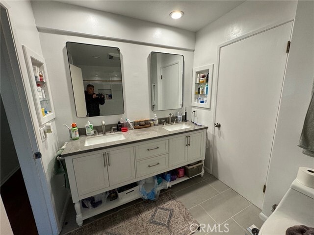 Building Photo - 1019 E Walnut Ave