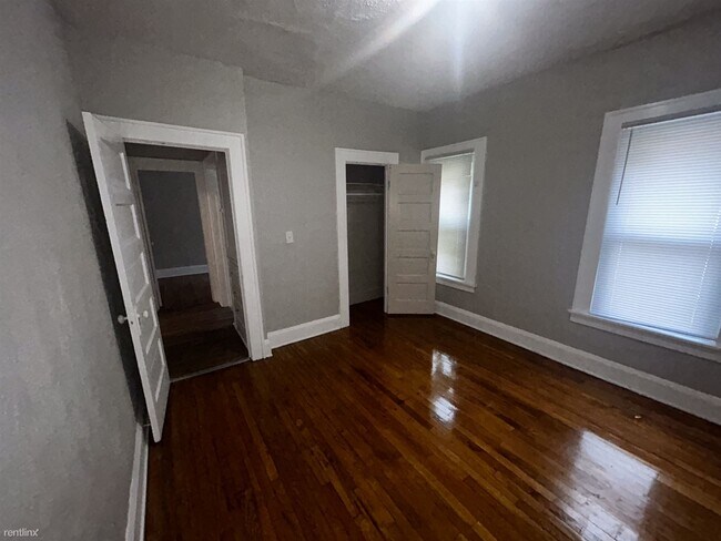 Building Photo - 2 br, 1 bath Duplex - 390 East 162nd Stree...