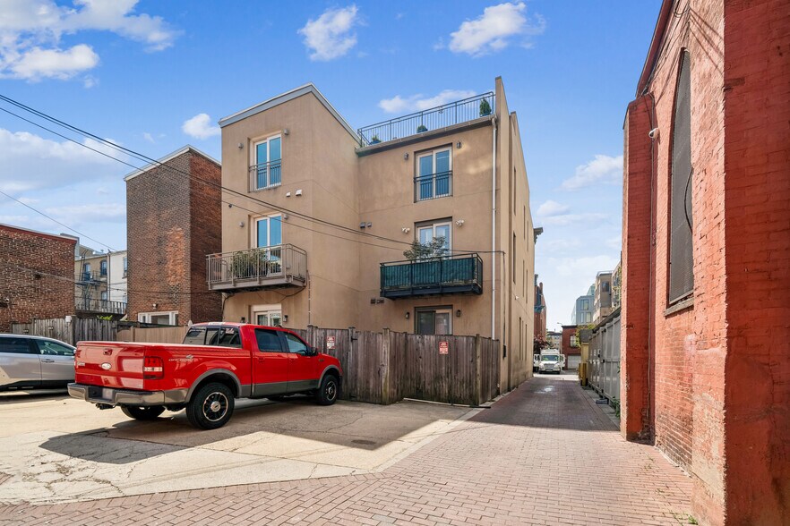 Building Photo - 1343 Q St NW