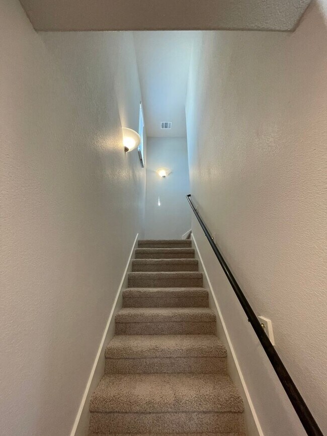 Building Photo - Secure Your Spot – 3 Bedroom, 2.5 Bath Home in Houston