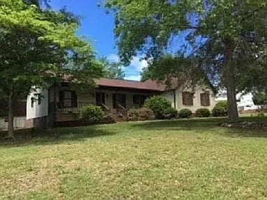 Building Photo - 3 Bedroom 2 Bathroom House