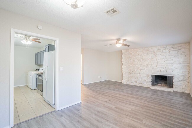 Building Photo - S Hudson Ave Duplex