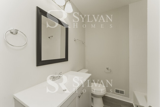 Building Photo - Feel welcome and comfortable in this charming home