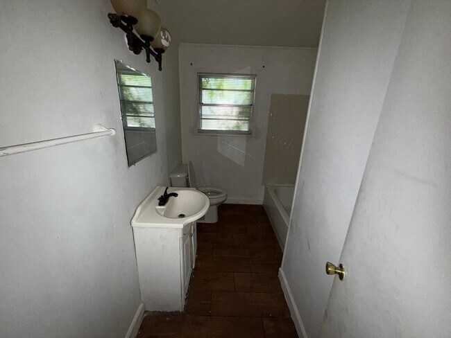 Building Photo - 3404 Violet Dr