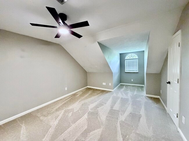 Building Photo - 271 Meadowland Dr
