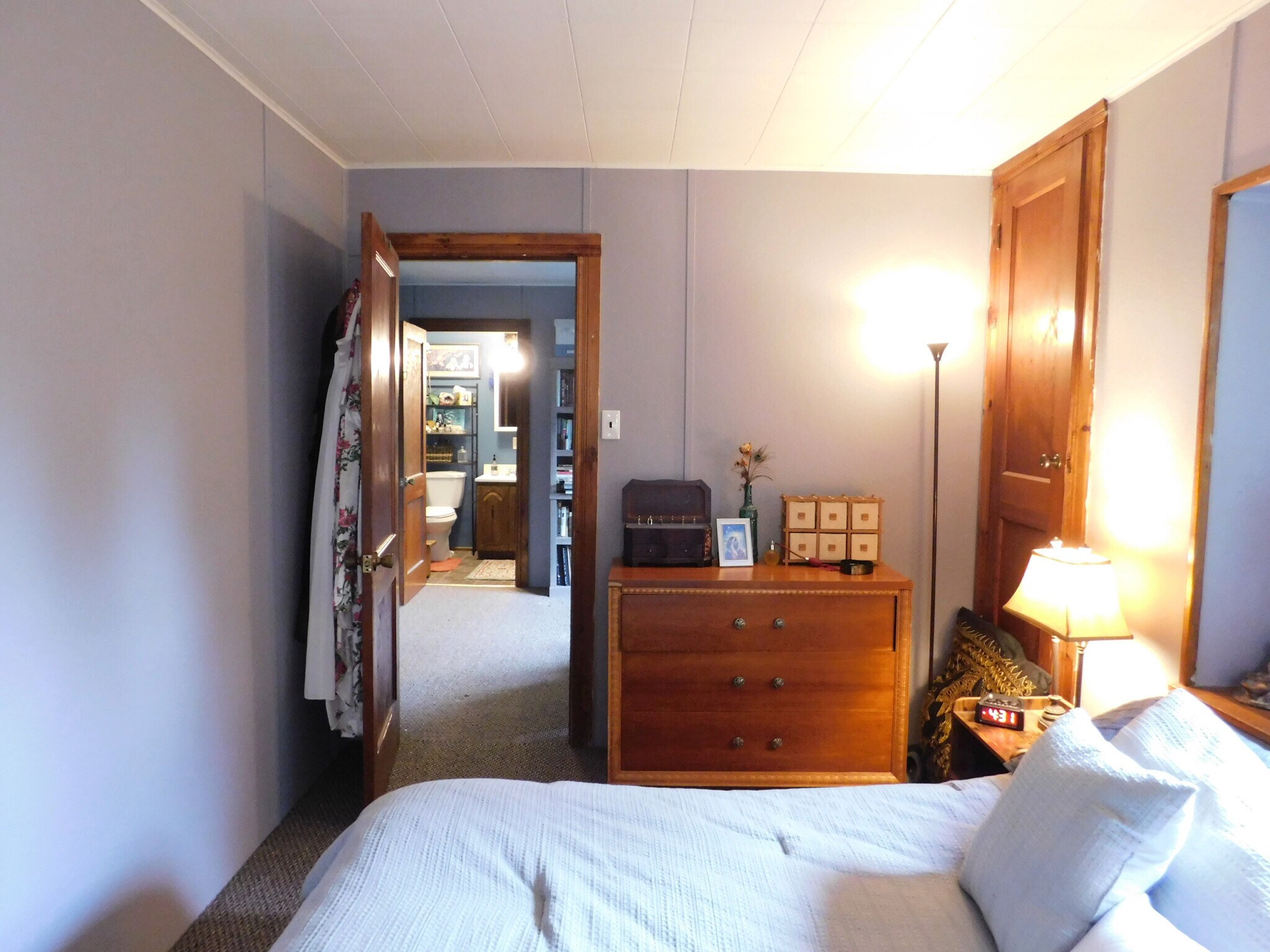 Master Bedroom w/ 4 closets - 6906 Tollgate Rd