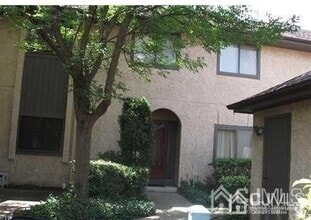 Building Photo - 42 Ashford Dr