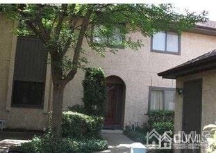 Building Photo - 42 Ashford Dr