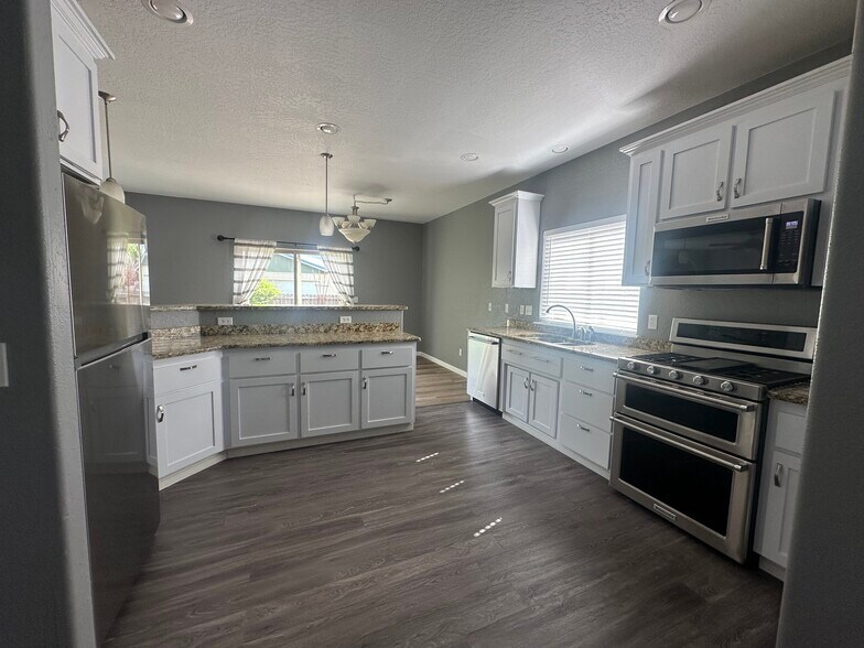 kitchen - 855 Virginia Dr