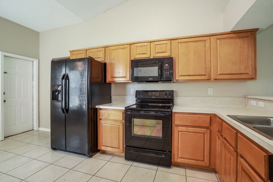 Building Photo - 3621 Arava Dr