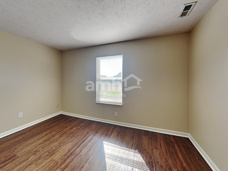 Building Photo - 543 Grabill Dr