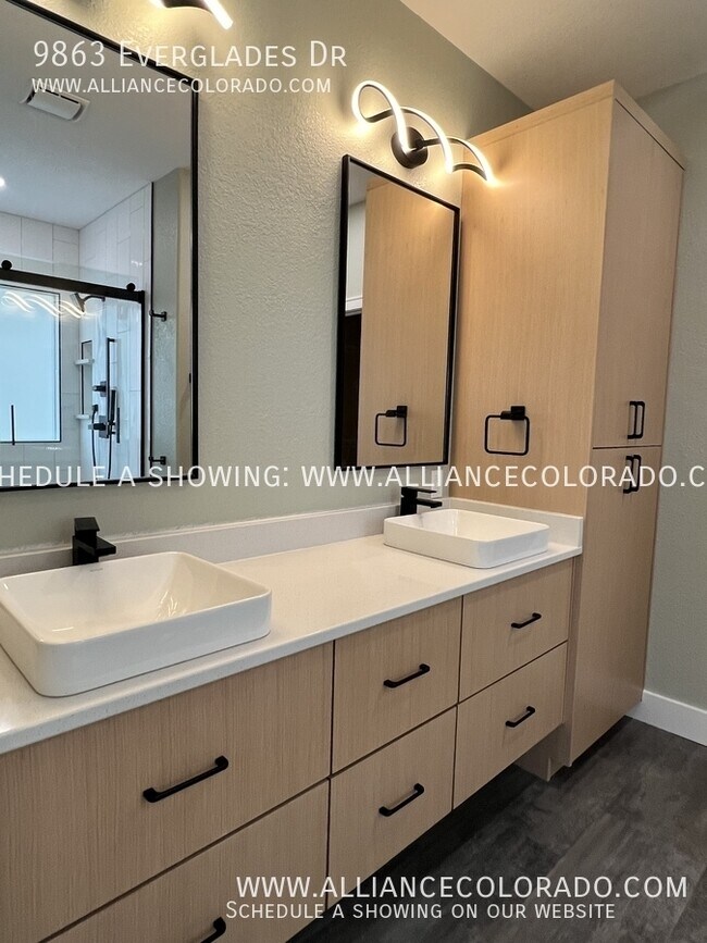 Building Photo - 9863 Everglades Dr
