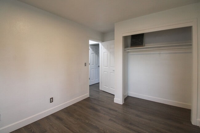 Building Photo - 1170 Clearview Ave NE