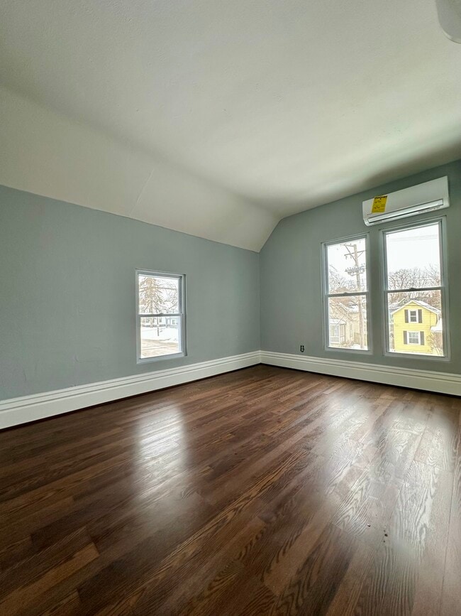 Building Photo - 914 Garfield Ave