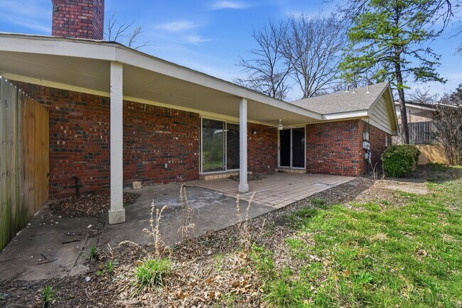 Building Photo - 7001/7003 S Indianapolis Ave Duplex