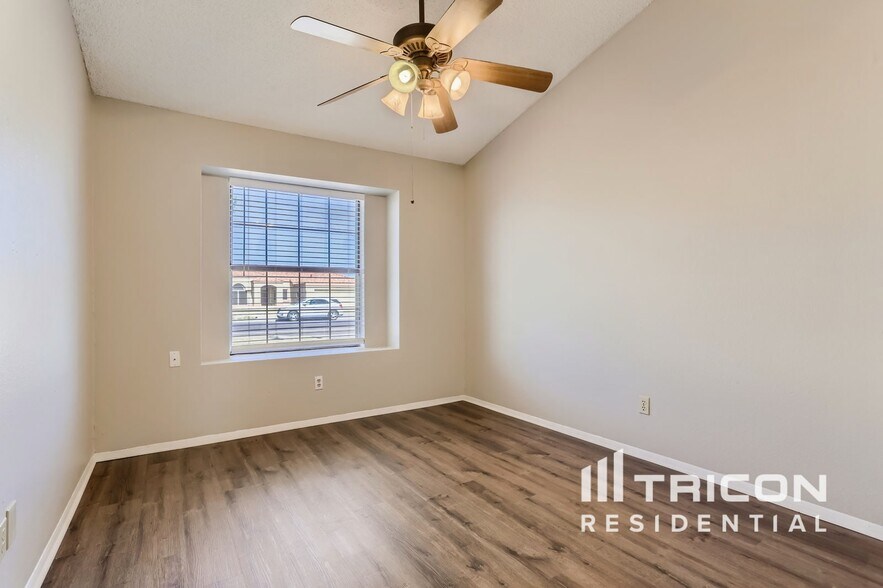 Building Photo - 2718 N 87th Ave