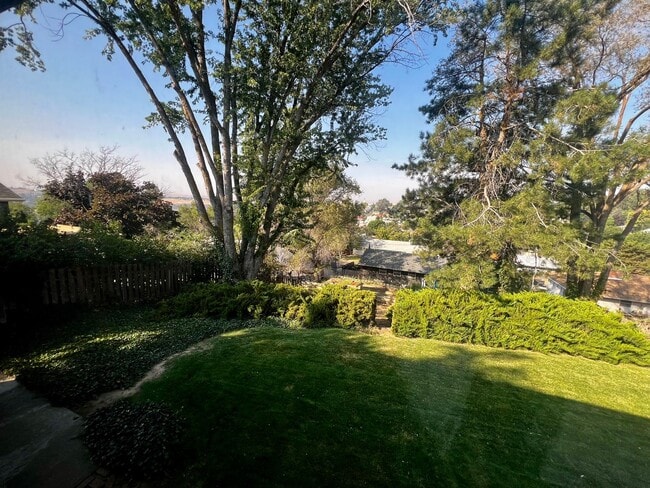 Building Photo - Beautiful North Hill Home Near Vincent Park!