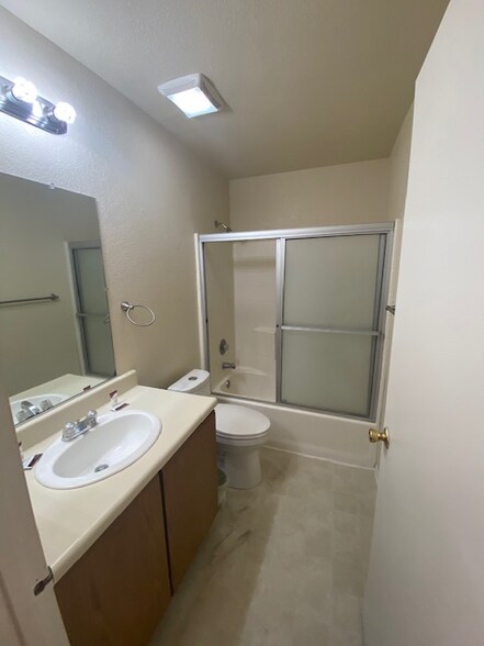 Building Photo - 73874 Sunnyvale Dr